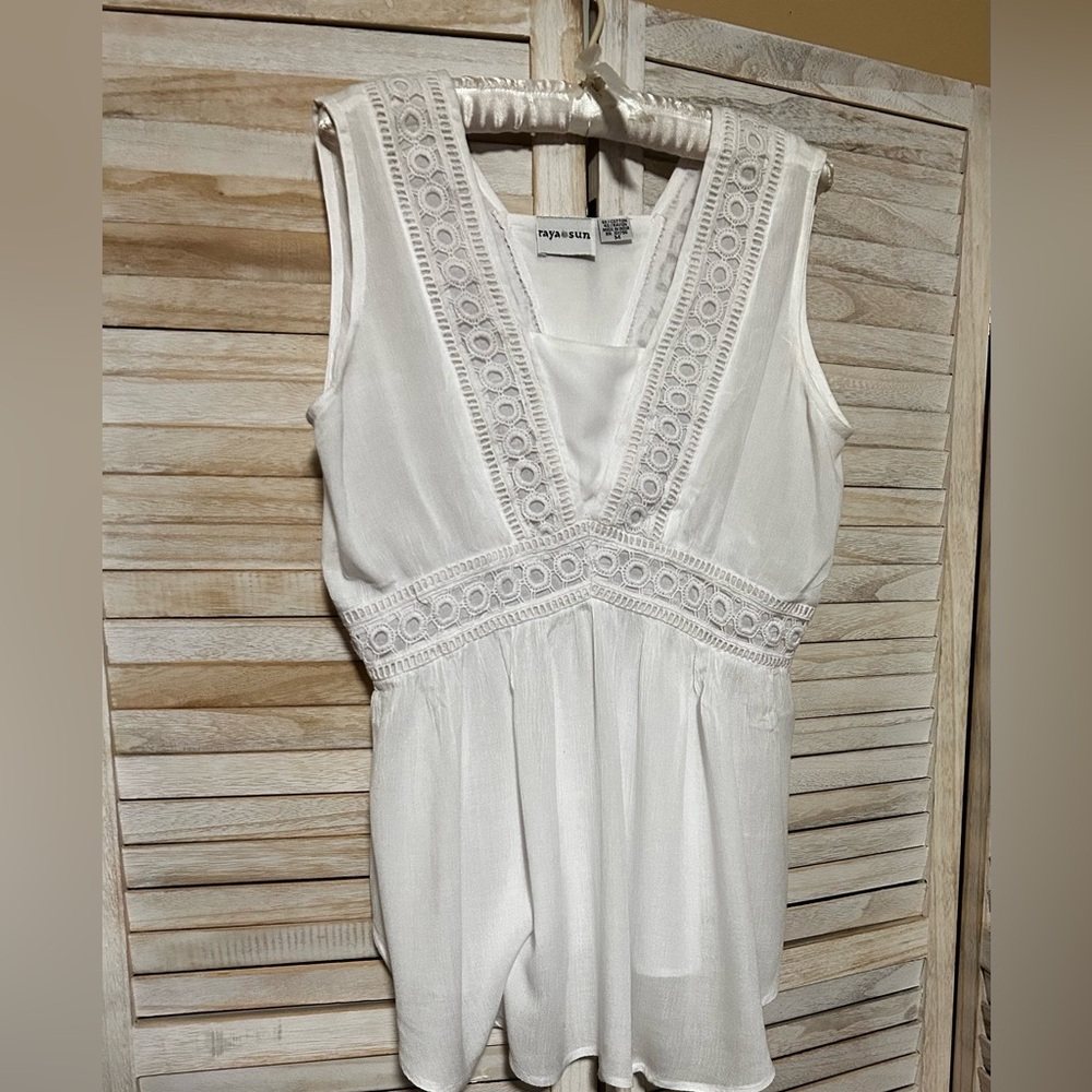 Raya Sun White Sleeveless Top